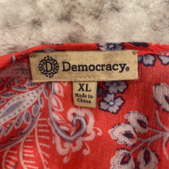 Democracy Light and Flowy Blouse XL - Picture 3 of 3